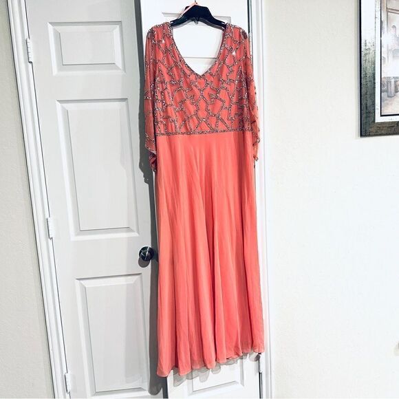 J Kara Women's 3/4 Sleeve Geo Beaded Gown - Picture 3 of 10